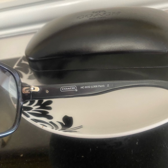 Coach sunglasses with case - Picture 8 of 10